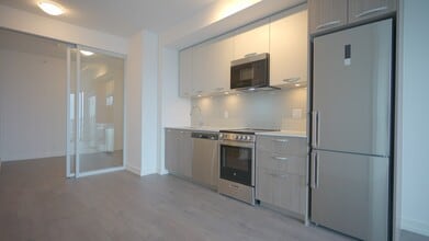 75-3175 James St S in Hamilton, ON - Building Photo - Building Photo