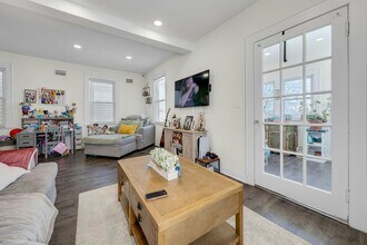 632 Chase Ave in Lyndhurst, NJ - Building Photo - Building Photo