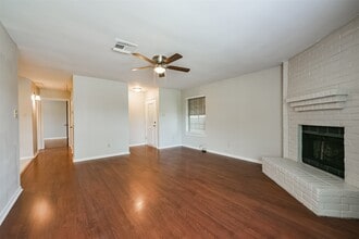 4655 Orange Cir S in Pearland, TX - Building Photo - Building Photo