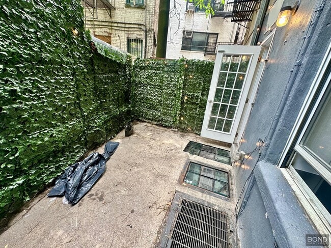 property at 562 Hudson St