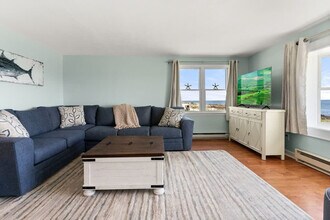 911 Ocean Blvd in Rye, NH - Building Photo - Building Photo