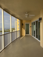 2745 1st St, Unit 1204 in Ft. Myers, FL - Foto de edificio - Building Photo