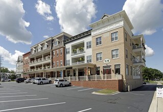 Delafield Square in Delafield, WI - Building Photo - Building Photo