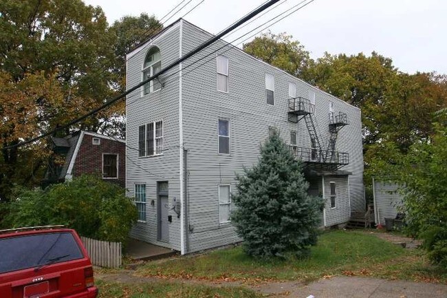 1104 Kottman St in Cincinnati, OH - Foto de edificio - Building Photo