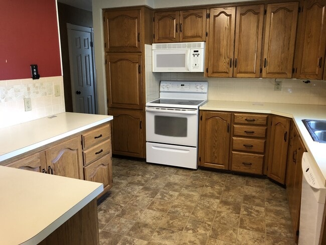 809 E Phoenix Ave in Grand Island, NE - Building Photo - Building Photo