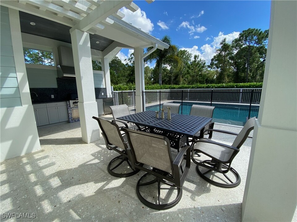 1164 Massey St in Naples, FL - Building Photo