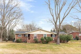 409 Winfrey Dr in Murfreesboro, TN - Building Photo