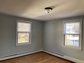 10 Pine Ave, Unit 10 in Arlington, MA - Foto de edificio - Building Photo