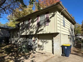 7906 E 93rd St in Kansas City, MO - Building Photo - Building Photo