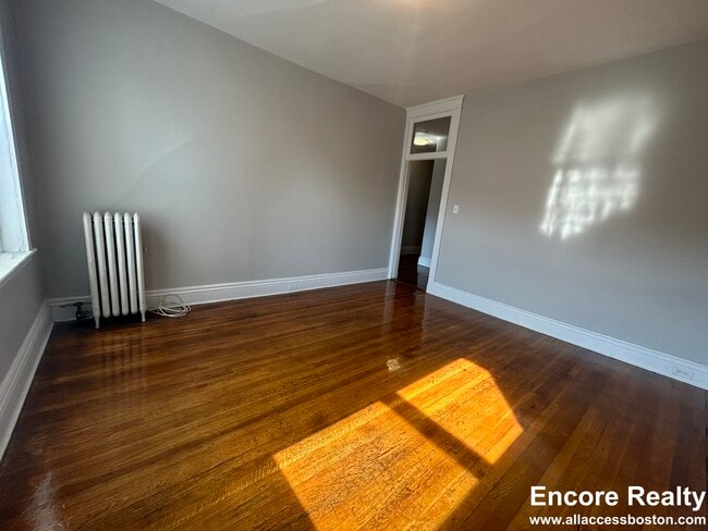 384 Riverway, Unit 4 in Boston, MA - Building Photo - Building Photo