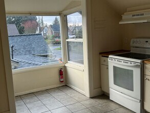 1747 6th St in Bremerton, WA - Foto de edificio - Building Photo