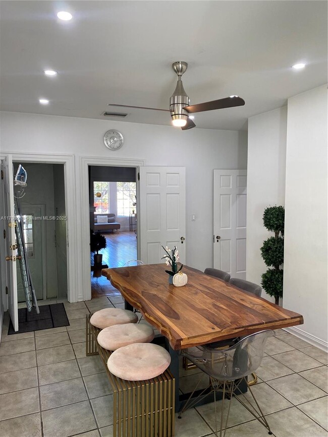 1710 Michigan Ave in Miami Beach, FL - Building Photo - Building Photo