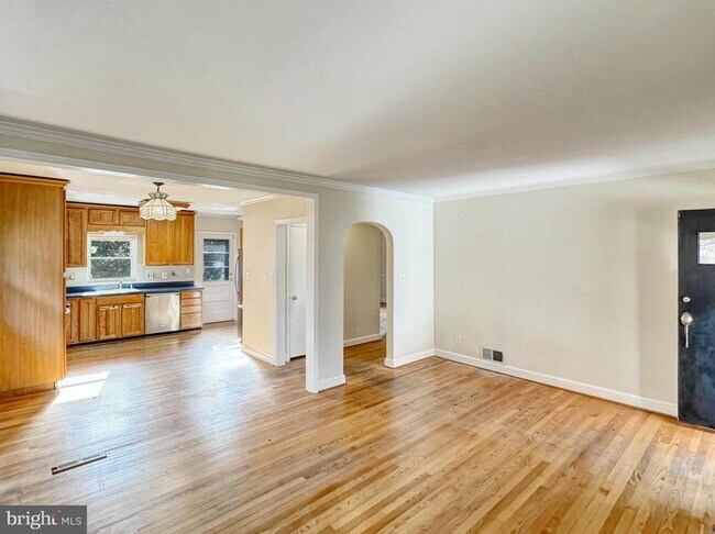 607 Lincoln Ave in Falls Church, VA - Building Photo - Building Photo