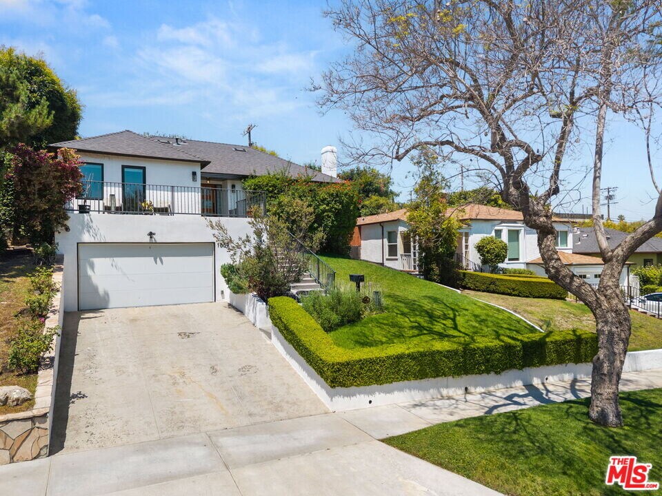 1839 Preuss Rd in Los Angeles, CA - Building Photo