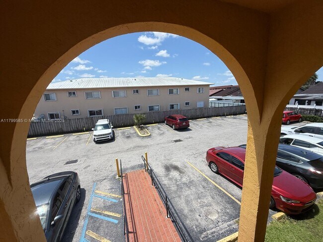 6278 W 22nd Ct in Hialeah, FL - Building Photo - Building Photo