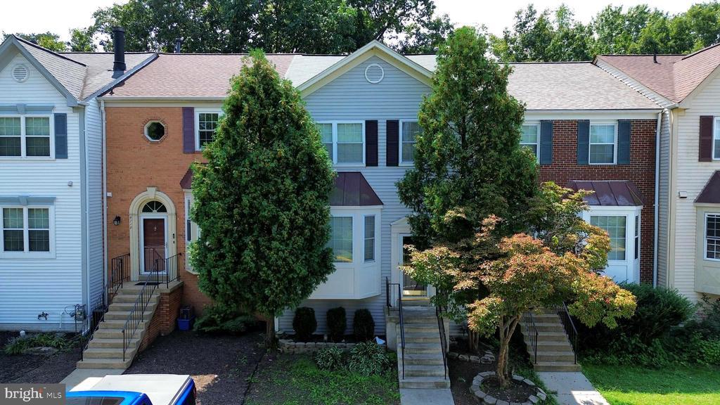 6716 Scott Terrace in Centreville, VA - Building Photo