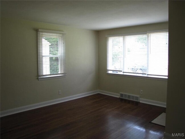 10720 Tesshire Dr in St. Louis, MO - Building Photo - Building Photo