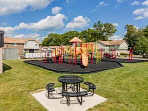 Townhomes at Fairways in Columbus, OH - Building Photo - Building Photo