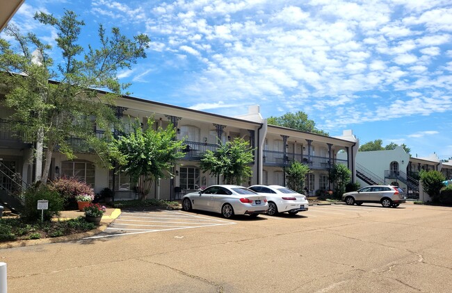 Quarter Inn Apartments in Jackson, MS - Building Photo - Building Photo