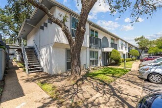 12888 Montfort Dr in Dallas, TX - Foto de edificio - Building Photo