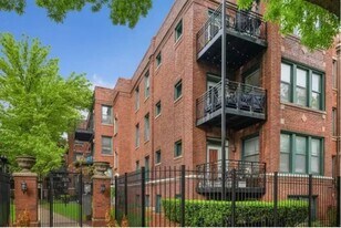 1136 W Pratt Blvd, Unit Apt 3N in Chicago, IL - Building Photo