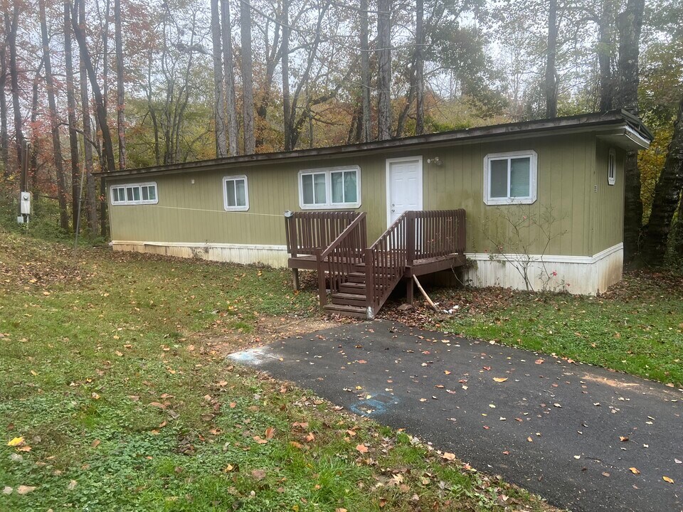205 Cherry Tree Dr in Asheville, NC - Building Photo