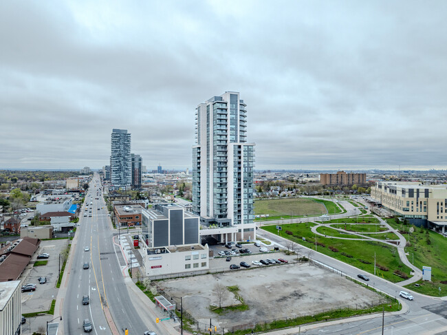 Symphony Condominiums in Brampton, ON - Building Photo - Building Photo