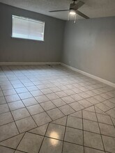 9507 Braeburn Glen Blvd in Houston, TX - Foto de edificio - Building Photo