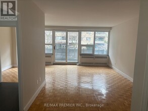 10-210 Shallmar Blvd in Toronto, ON - Building Photo - Building Photo