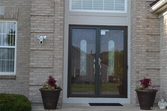 7957 Mallard Way in Ypsilanti, MI - Building Photo - Building Photo