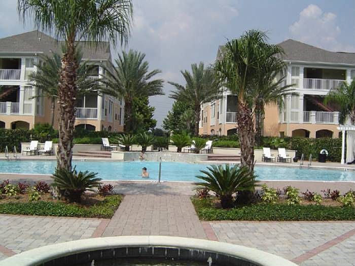 1305 High Hammock Dr in Tampa, FL - Building Photo