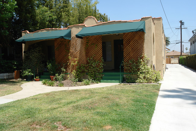 48 Parkwood Ave in Pasadena, CA - Building Photo - Building Photo