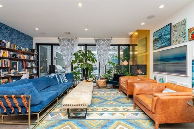 621 E 1st St, Unit A4 in Boston, MA - Foto de edificio - Building Photo