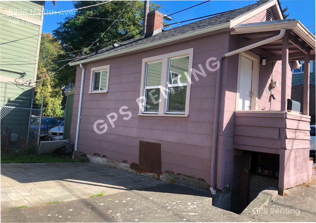 5236 11th Ave NE in Seattle, WA - Building Photo