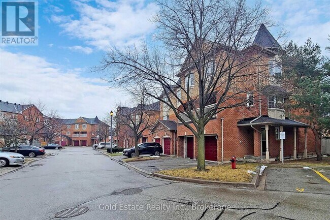6950 Tenth Line W in Mississauga, ON - Building Photo - Building Photo