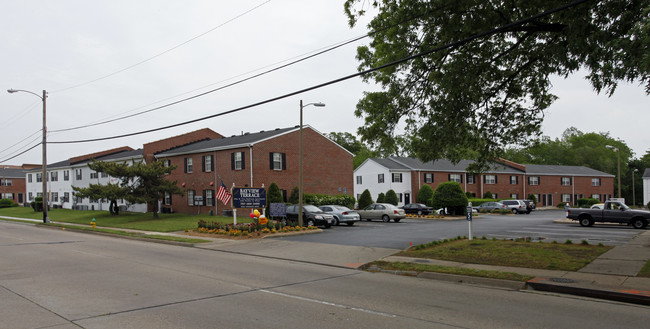 Bayview Terrace in Norfolk, VA - Building Photo - Building Photo