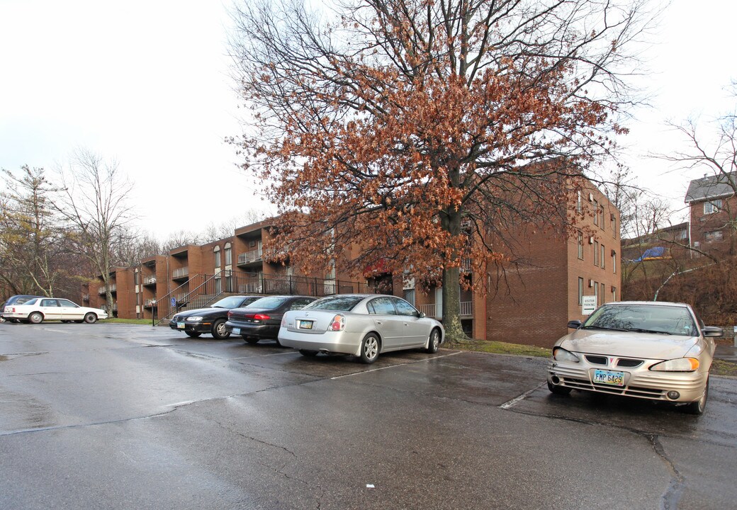 Ravenwood Apartments in Cincinnati, OH - Building Photo