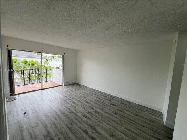 8000 SW 81st Dr in Miami, FL - Building Photo - Building Photo