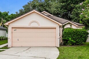 8852 St Lucia Ct, Unit 12-B in Jacksonville, FL - Building Photo