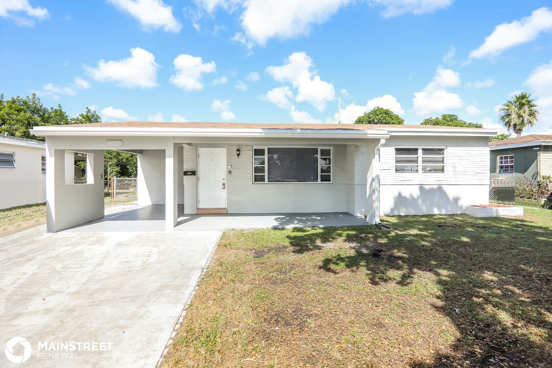 7667 Miramar Pkwy in Miramar, FL - Building Photo