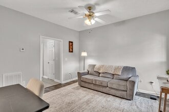 Lampkin Court in Starkville, MS - Foto de edificio - Building Photo