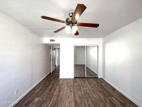 985 N Granite Reef Rd in Scottsdale, AZ - Foto de edificio - Building Photo