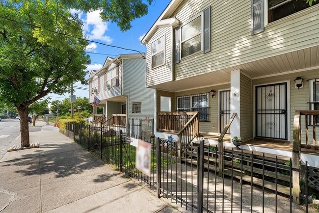 338 Johnston Ave in Jersey City, NJ - Building Photo - Building Photo