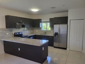 1027 SW 11th Ave-Unit -1027 in Miami, FL - Building Photo - Building Photo