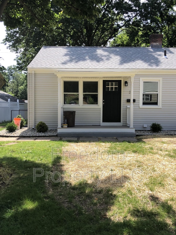 38 Elmhurst Cir in West Hartford, CT - Building Photo - Building Photo