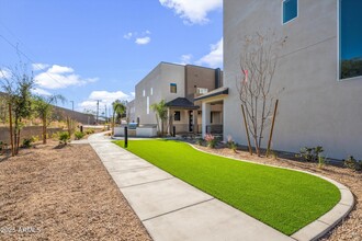 2118 E Voltaire Ave in Phoenix, AZ - Building Photo - Building Photo