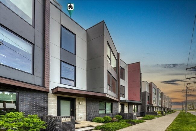 1240 W 70th St in Cleveland, OH - Building Photo - Building Photo