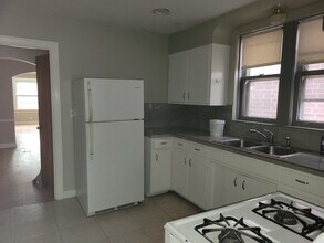 6221 N Albany Ave in Chicago, IL - Building Photo - Building Photo