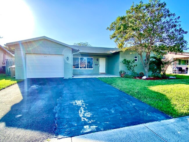 213 NE 9th Ave in Deerfield Beach, FL - Building Photo - Building Photo