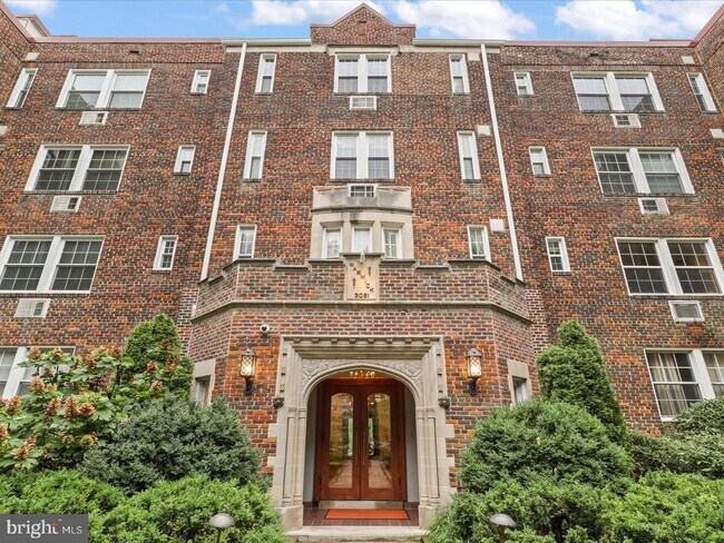 property at 3051 Idaho Ave NW